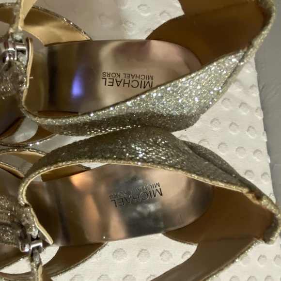 Michael Michael Kors Women's Berkley zipper Silver Glitter Heels - Picture 6 of 16